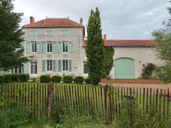 Maison de famille de charme dans la campagne charentaise