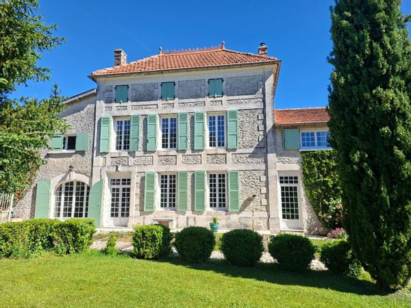 Maison de famille de charme dans la campagne charentaise
