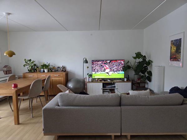 2 bedroom, city centre apartment , 200m from the harbour on a quiet street with no through traffic
