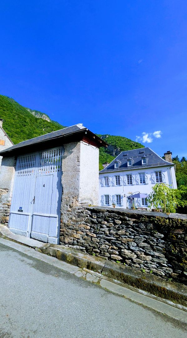 Juillet/août 26 - nous recherchons une piscine - GP/Recip 
Maison de maître - cœur des Pyrénées