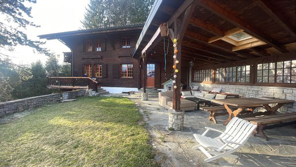 Chalet montagnard : grands espaces, terrasses ensoleillées, hamac, trampoline, bbq, calme, forêt