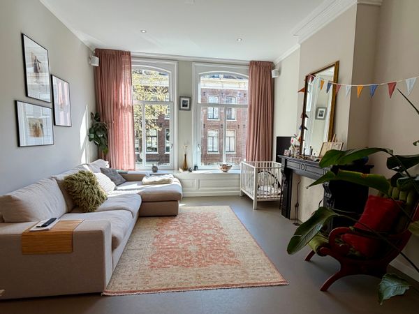 2-kamerappartement in hartje Amsterdam. Veel licht, compleet nieuw verbouwd. En een prive terras.