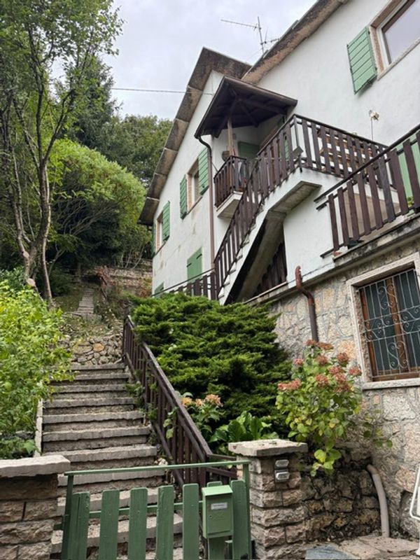 Casa di Giorgia immersa nel verde dei monti veronesi