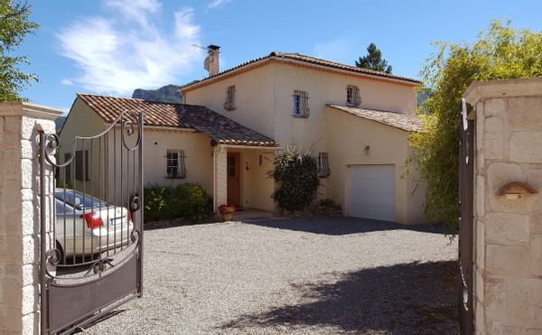 Maison en Provence avec jardin et piscine