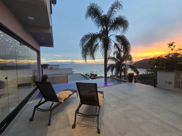 Quarto Vista Mar e Montanha