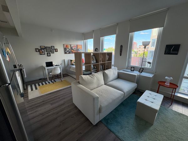Sunny, Modern Studio in Greenpoint, Brooklyn – NYC