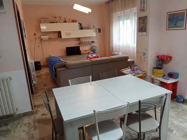 Appartamento di Alessandro con due camere da letto a Latina, in zona residenziale