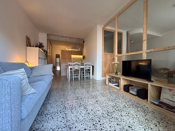 Appartement lumineux très bien desservi vers le centre de Barcelone, dans un beau quartier populaire
