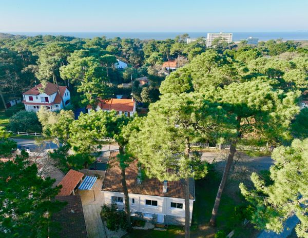 La Reposée - villa sous les pins - la mer à pied!