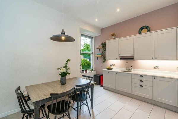 Centrally located ground floor family flat
