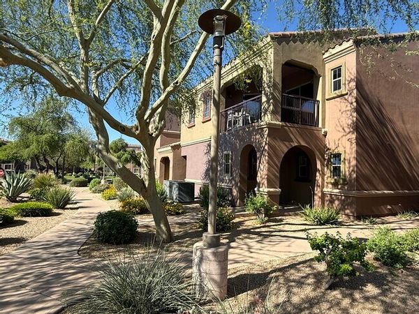 North Phoenix Townhome in Resort-Like Setting.