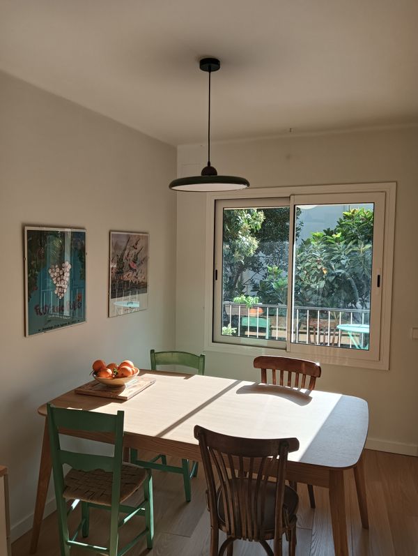 Spacious flat with balcony overlooking garden