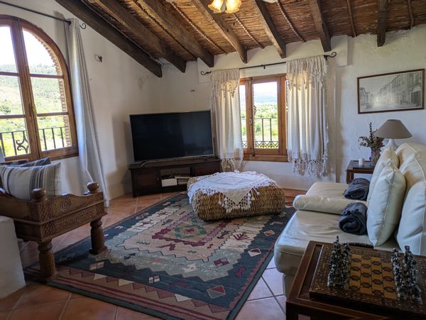 Casa de pueblo de 1850, reformada con encanto, en una pedanía de 250 hab, a 50 kms de Valencia