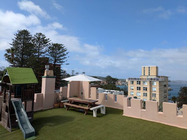Family home, walking distance to iconic Manly Beach.