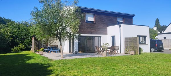 Maison dans un charmant petit bourg à 5 min de la mer et au calme de la campagne