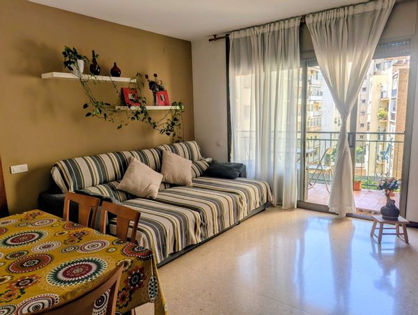 Well connected flat in Barcelona. Easy to reach the beach and the main places of interest.