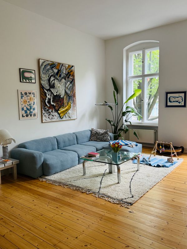 Light-filled Kreuzberg Altbau with terrace – central, quiet & full of charm and renovated