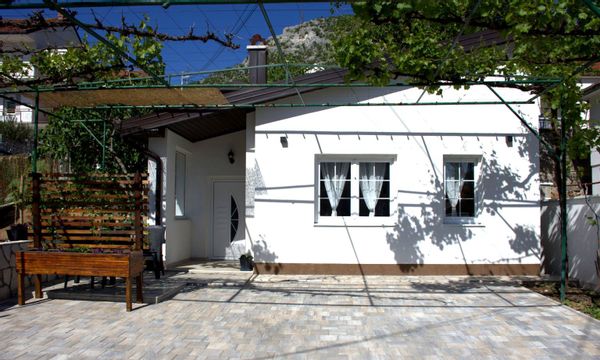 Anel & Fatima's house
