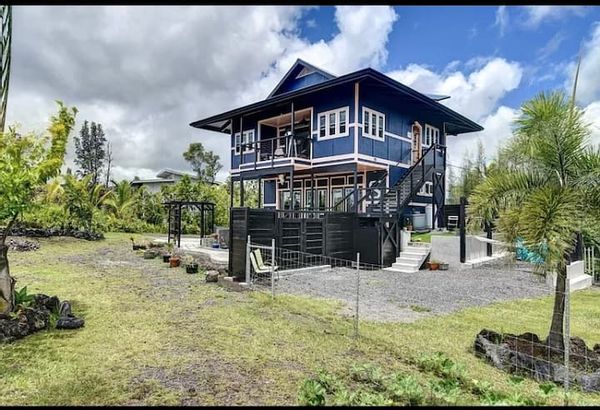 Dragonfly House - Lower Floor Studio apartment, sleeps 4 - Lava, Ocean, Orchids and Tropical breezes