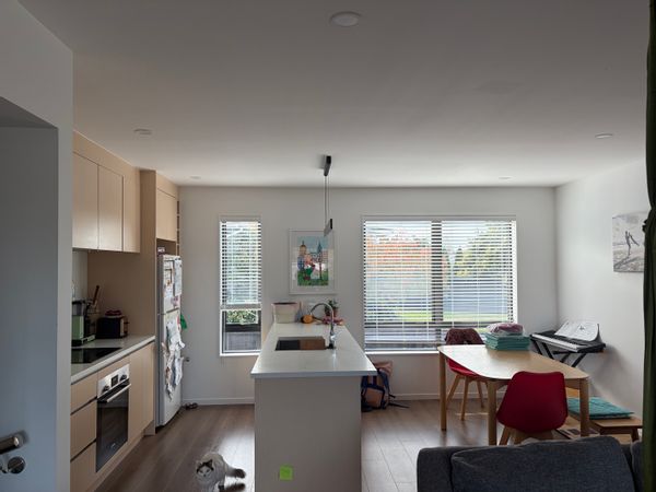 Centrally located townhouse, close to beaches, parks and public transport!