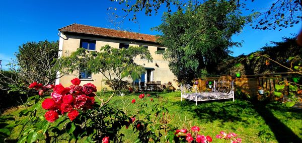 Maison avec jardin 200m2  A la campagne avec toutes commodités sur place