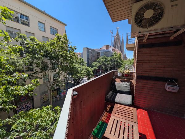 ¡Vistas a la Sagrada Familia y comodidad en Barcelona!
