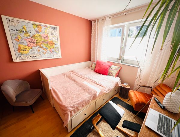 Private bedroom with private bathroom and toilets- Breakfast included !