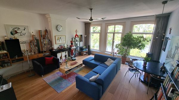 Unieke historische woning, ruim en zonnig,  aan de rivier de Amstel met het centrum om de hoek