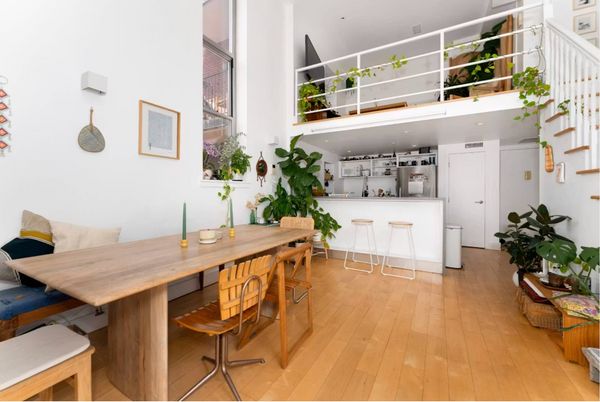 Angela's apartment in Williamsburg Close to the train and many coffee shops and restaurants