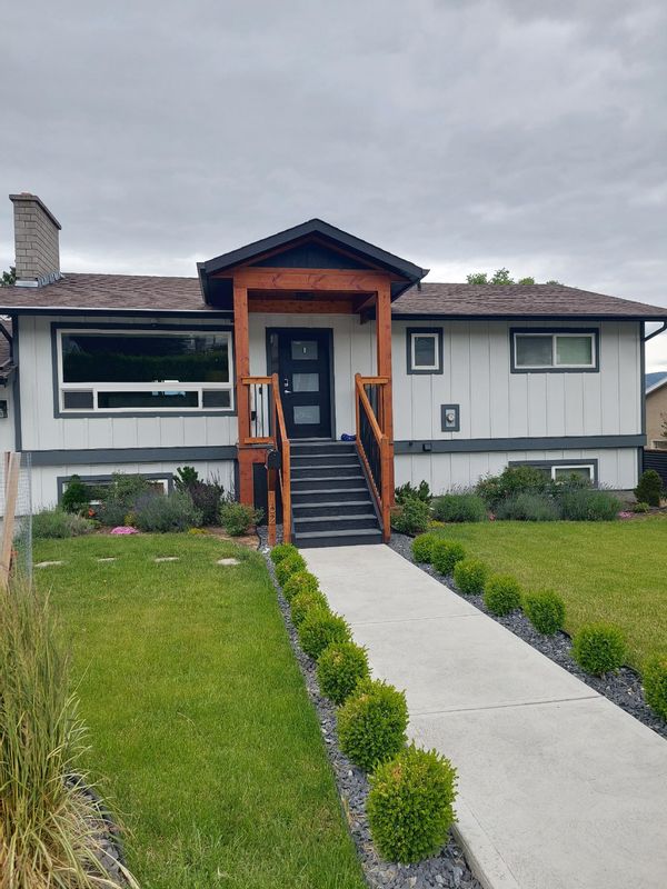 Family-friendly house with pool in Penticton