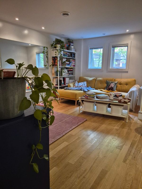 Paisible 2 chambres sur le Plateau, métro, parc, piscine, cafés et restos à 2 min.