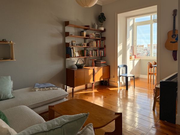 Calm and bright family apartment in the heart of Graça