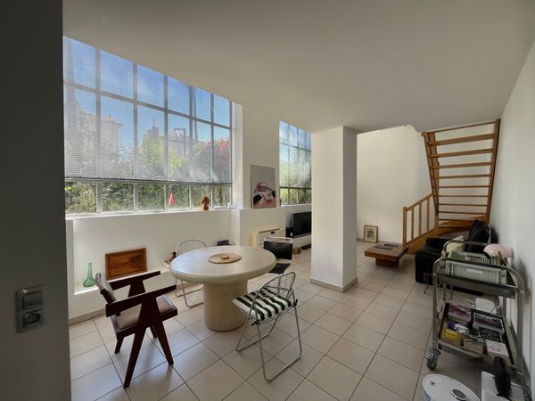 Coastal apartment with private garden