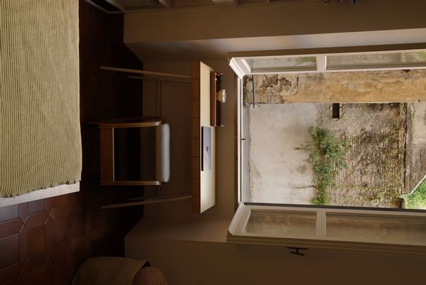 Quiet, intimate room in the heart of Colosseum, waking up to parrots and a beautiful garden.