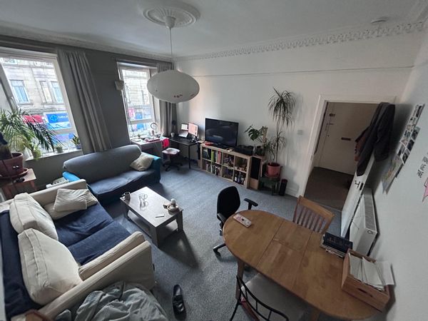 Unique Victorian flat, well-connected neighborhood just a 15-minute walk from the Royal Mile.