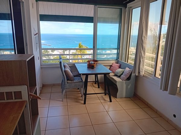 Appartement 2 chambres avec vue sur mer et le port de St Gilles