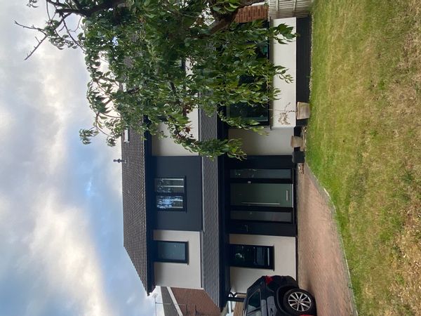 Modern house close to London with easy access to South East England