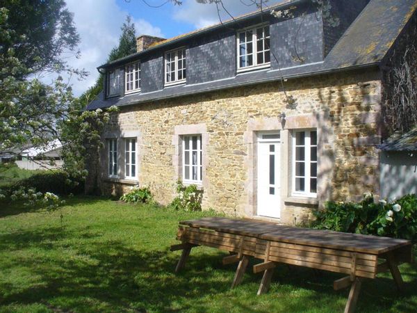 Grande maison en pleine campagne au sein d’une propriété de 50 ha, calme absolu.