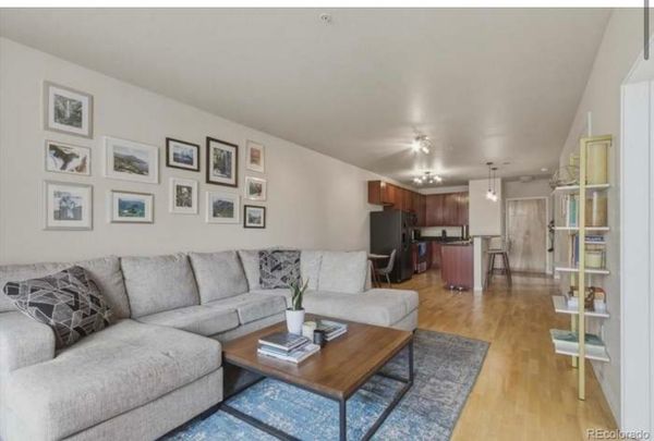 Large condo right in the heart of walkable neighborhood, restaurants, shops!