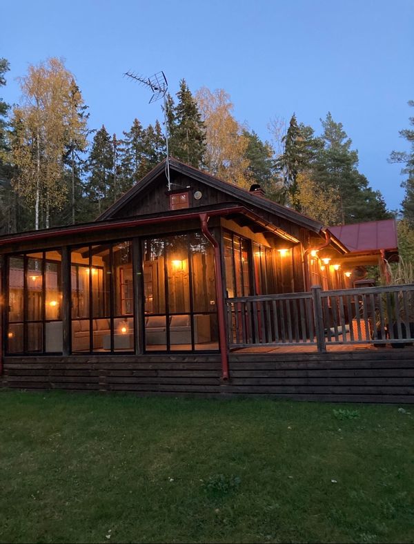 Havsnära stuga i naturskön miljö