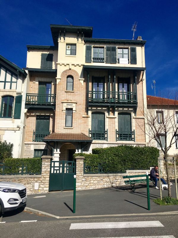 Biarritz Saint-Charles – Appartement rénové à 300 m de la plage, commerces à pied!