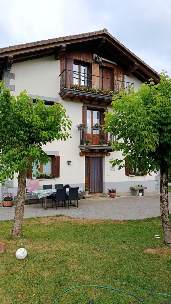AGURTZANE Y JULIOs hus