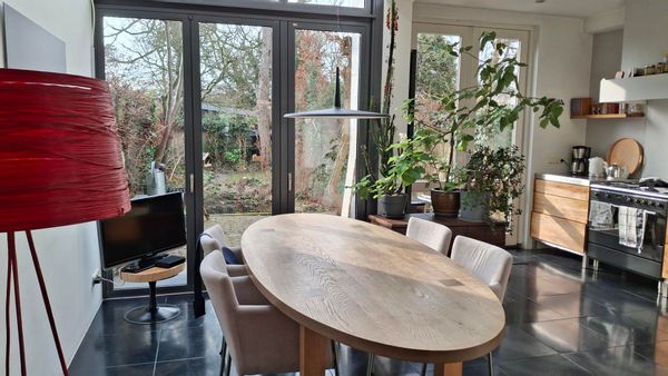 Karaktervol huis uit 1904, in een gezellige sociale buurt met winkels op loopafstand.