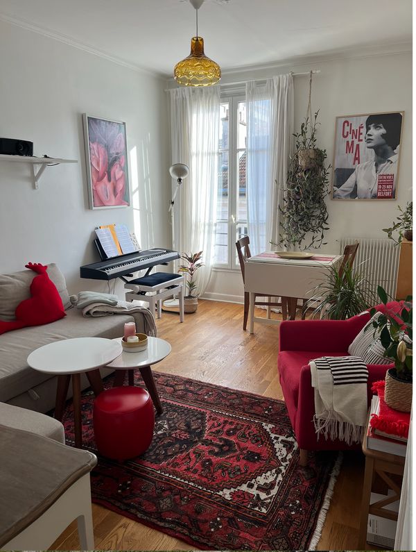 Appartement 2 pièces traversant et lumineux dans le 20ème arrondissement de Paris.