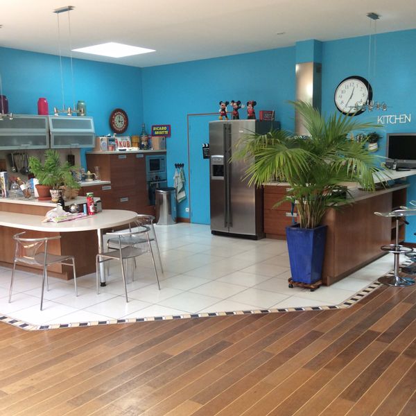 Loft de 240m2 avec toit terrasse de 100m2 et piscine et spa en sous sol partagé avec les residents