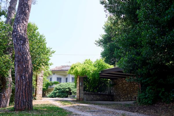 Opulent Villa Private Heated Pool and Park, Volley Ball, Table Tennis, Whirlpool