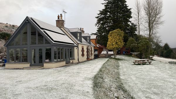 Modernised traditional 4-bedroom Highland cottage