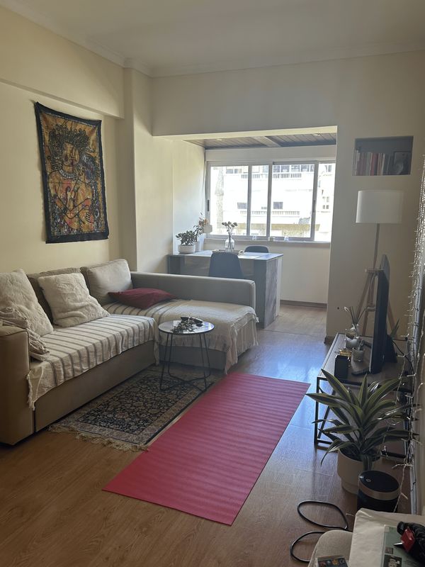 Cozy Lisbon apartment 10 minutes from the city centre with Garden & Forest at Your Door
