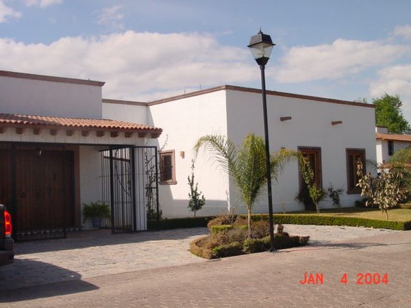 Casa privada 1 solo nivel, en campo de golf, frente a lago, y servicios residenciales