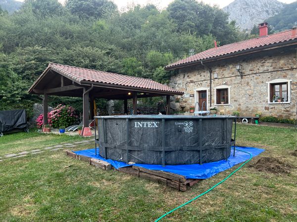 Caserío situado en plena naturaleza con unas vistas preciosas a todo el valle.